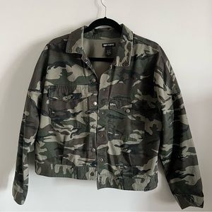 Hot Topic Camouflage Jacket Size M